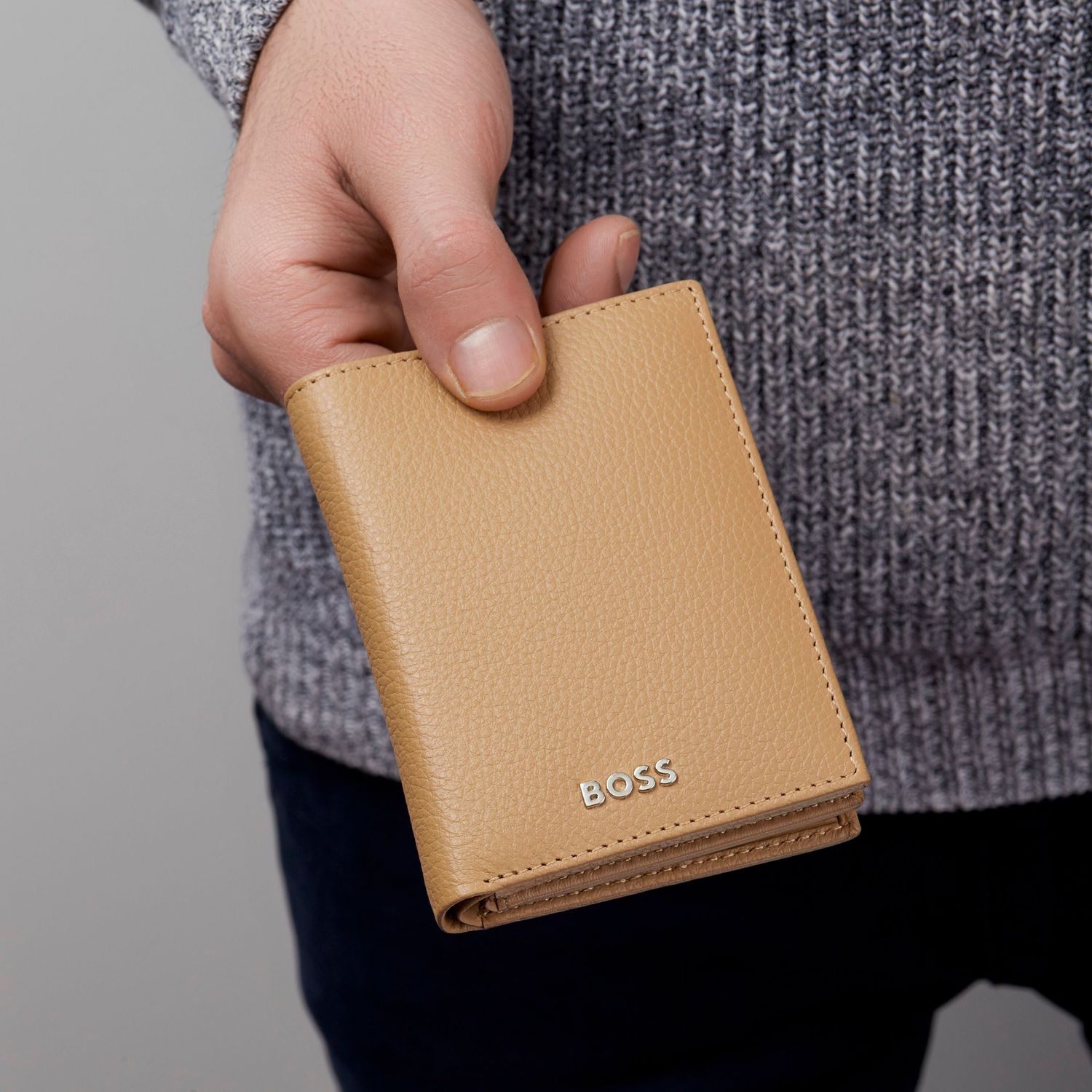 Card holder with flap Classic Grained Camel - obrazek 6