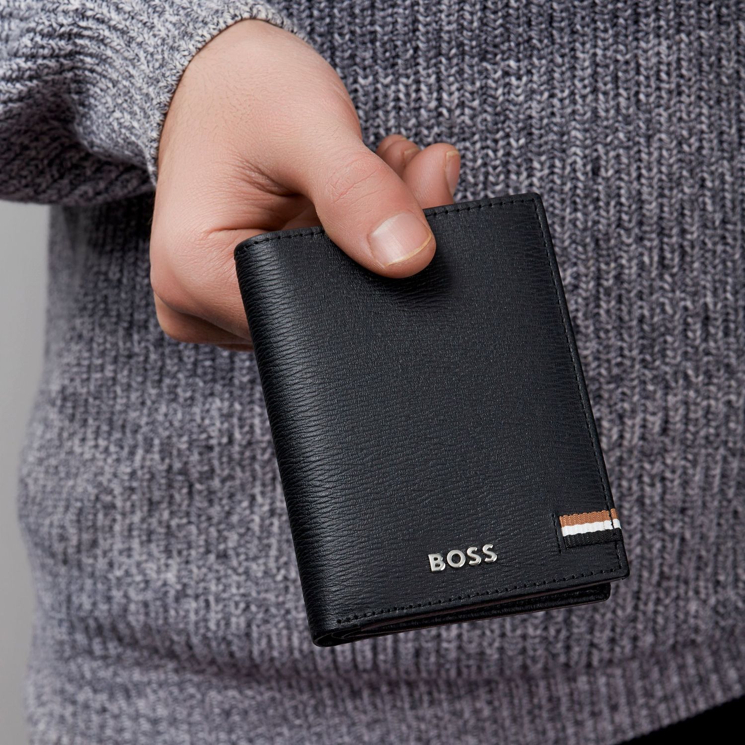 Card holder with flap Iconic Black - obrazek 5