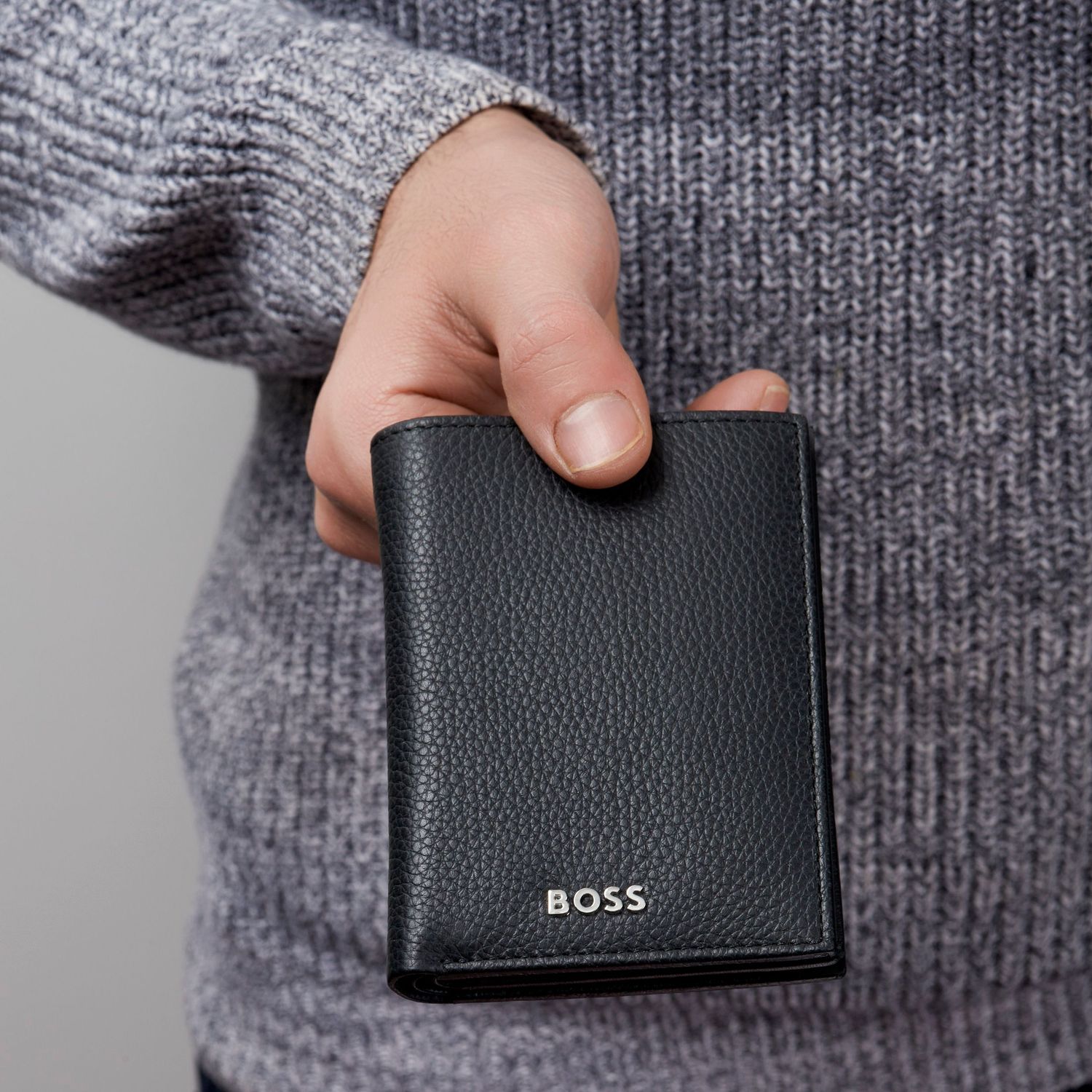 Card holder with flap and money pocket Classic Grained Black - obrazek 5