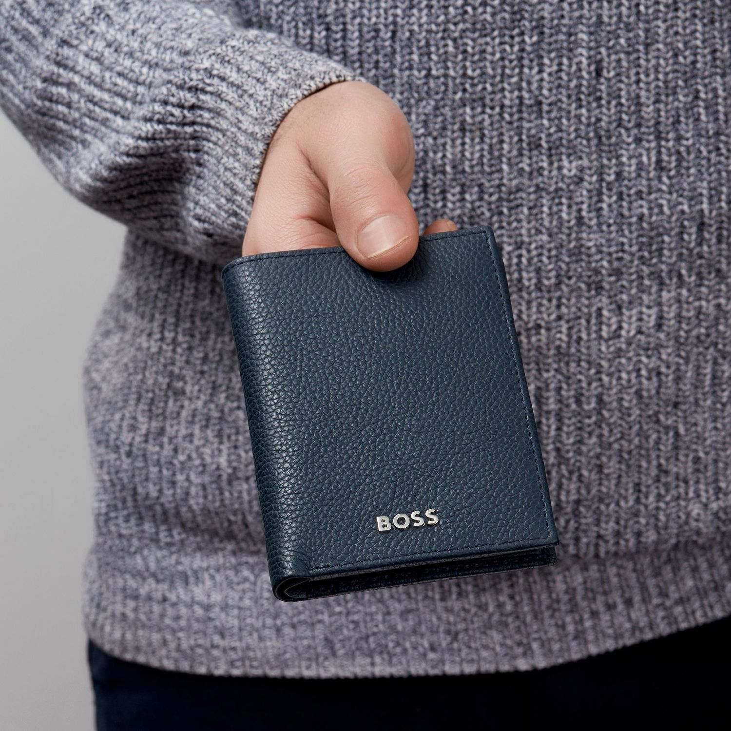 Card holder with flap and money pocket Classic Grained Navy - obrazek 5