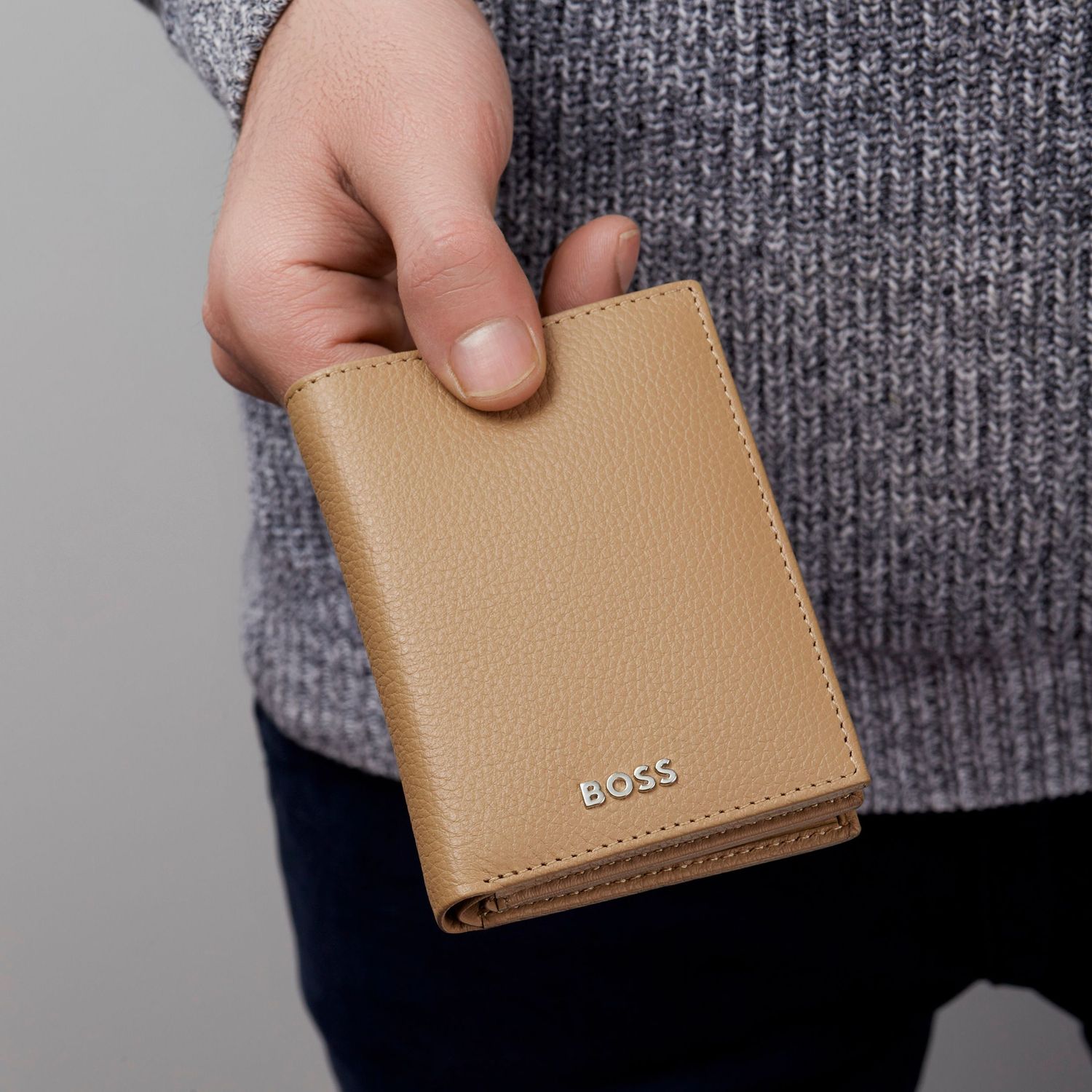 Card holder with flap and money pocket Classic Grained Camel - obrazek 5