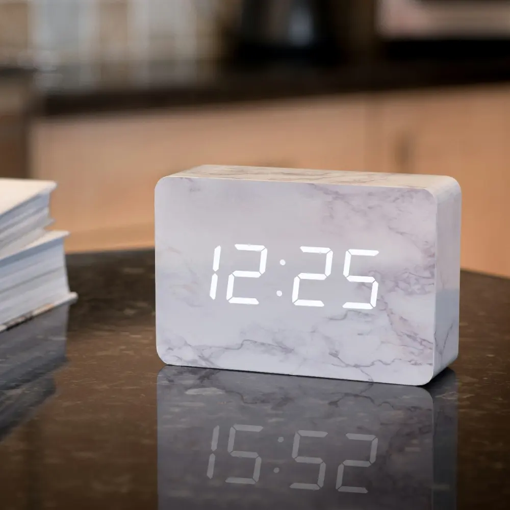 Budzik Brick Click LED Biały marmur - obrazek 2