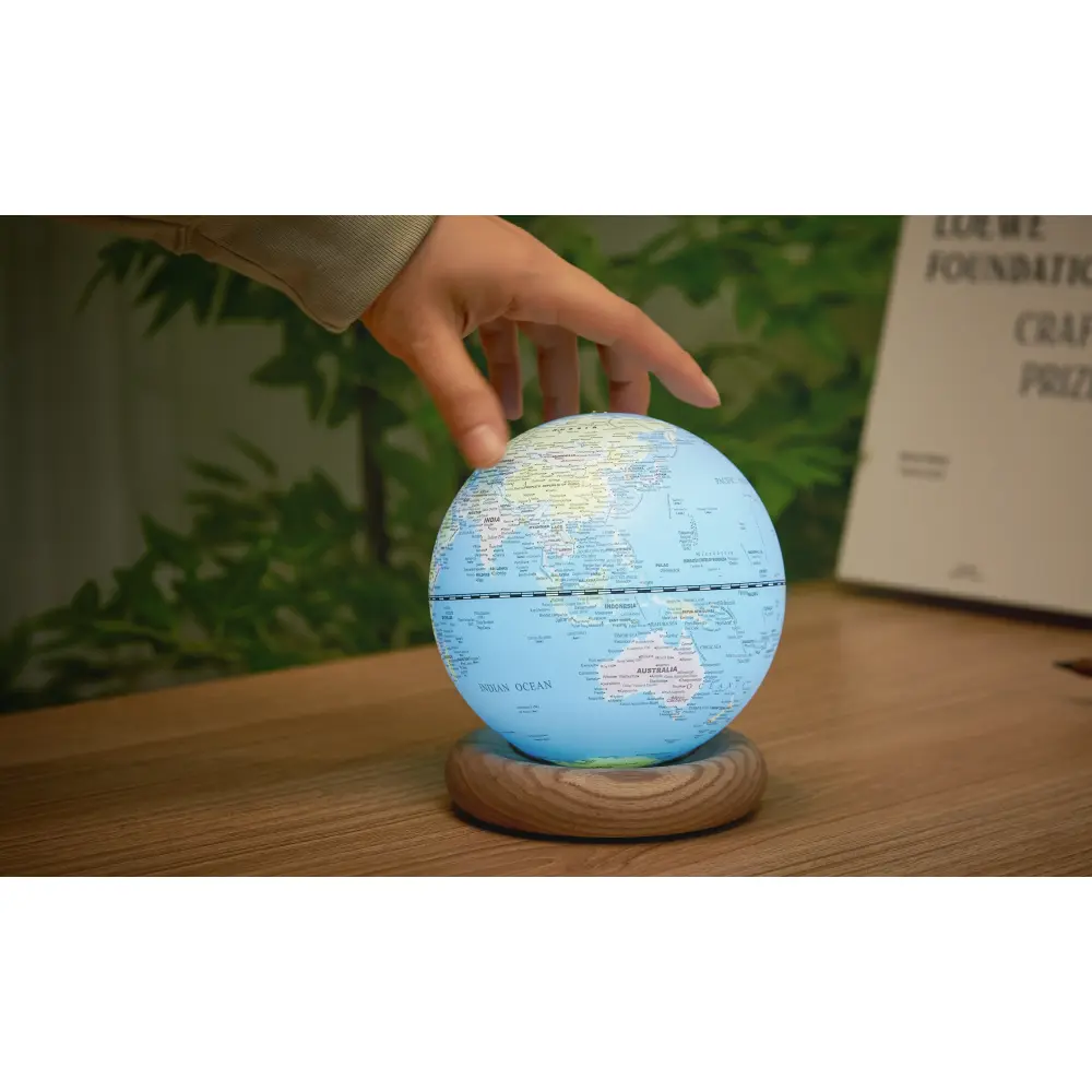 Mini Lampa Atlas Globe Lightblue White Ash base - obrazek 4
