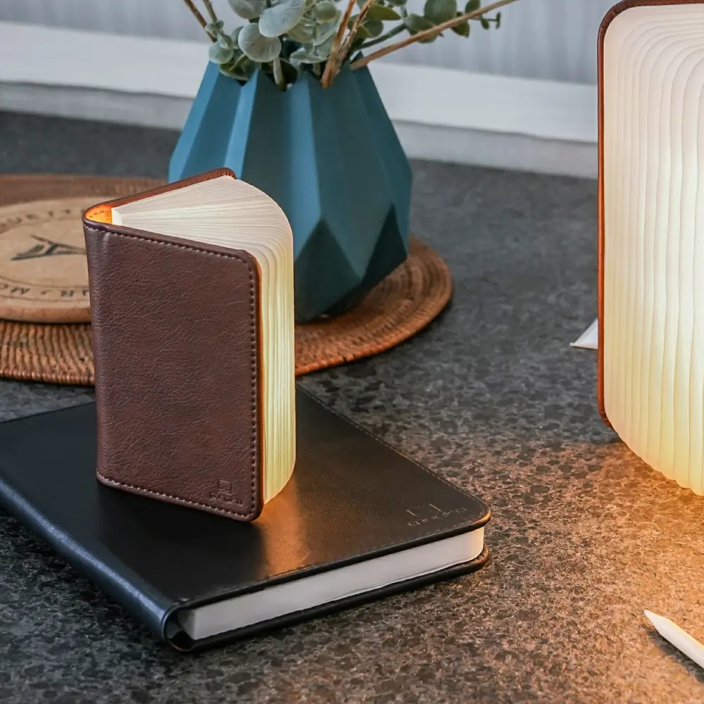 Mini Lampa książka Smart Book Brown - wykończenie włókno skórzane - obrazek 7