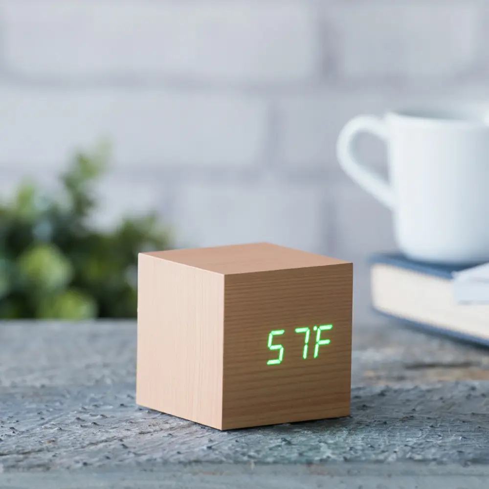 Budzik Wooden Cube Click Beech / Zielony LED
