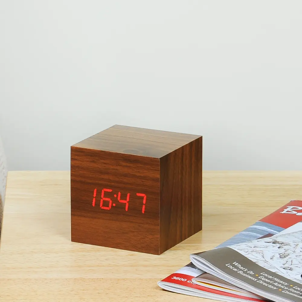 Budzik Wooden Cube Click Brązowy / Czerwony - obrazek 2
