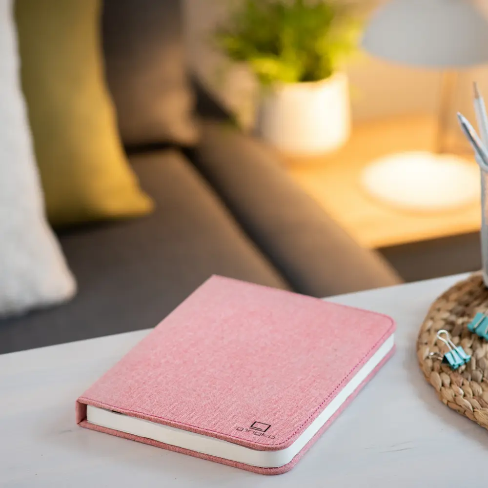 Duża lampa książka Smart Book Blush Pink - wykończenie tkaniną - obrazek 5