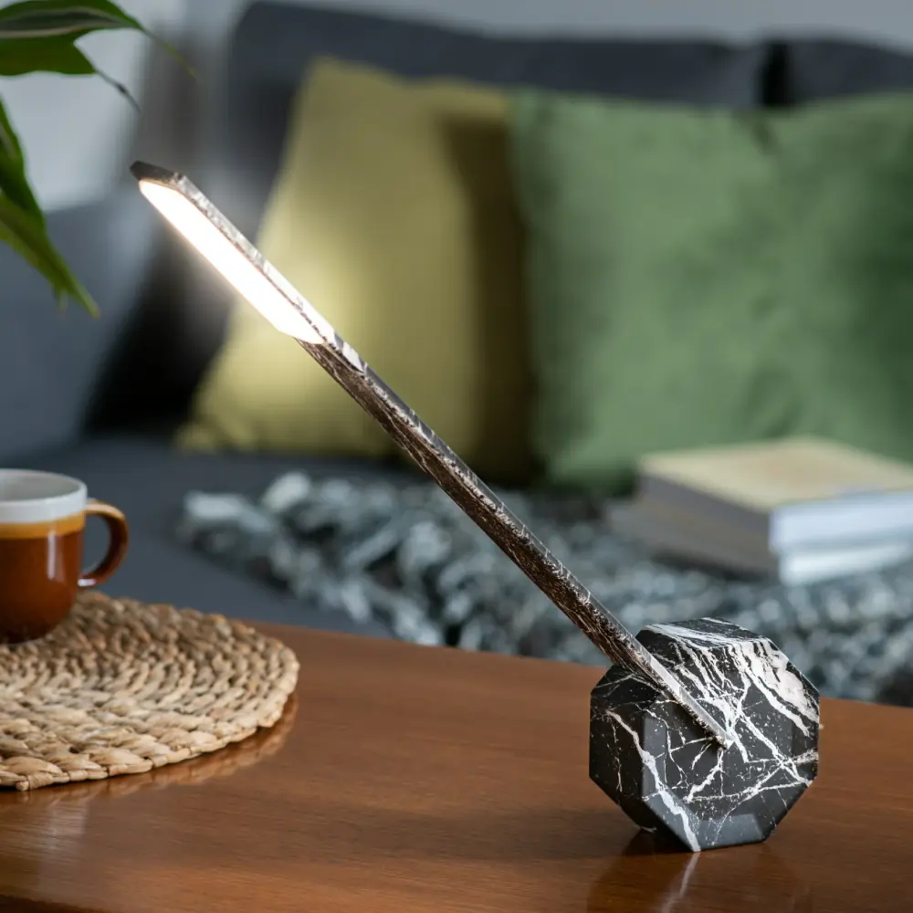Octagon One przenośna lampa biurkowa. Czarny marmur - obrazek 4