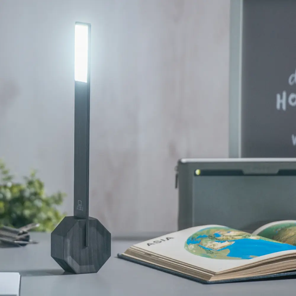 Octagon One przenośna lampa biurkowa. Czarny