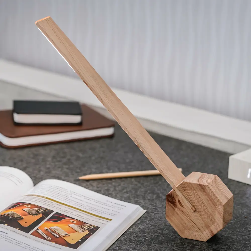 Octagon One przenośna lampa biurkowa. Klon - obrazek 2