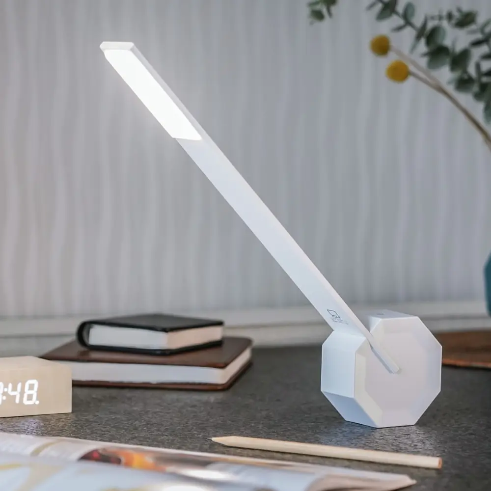 Octagon One przenośna lampa biurkowa. Biała - obrazek 6