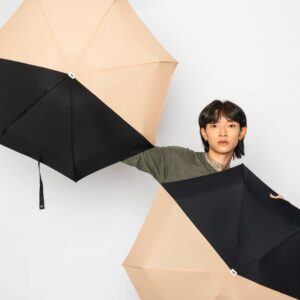 Mini-parapluie-bicolore-ANATOLE-beige-noir-ALICE-768x853