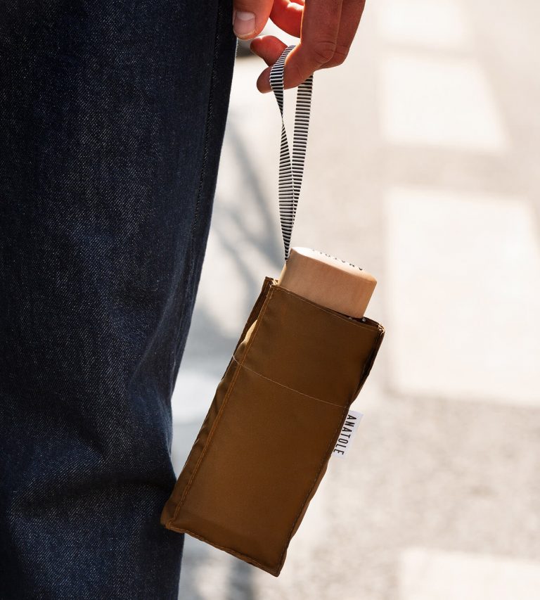 Mini-parapluie-pliant-caramel-ANATOLE-Augustine-768x853