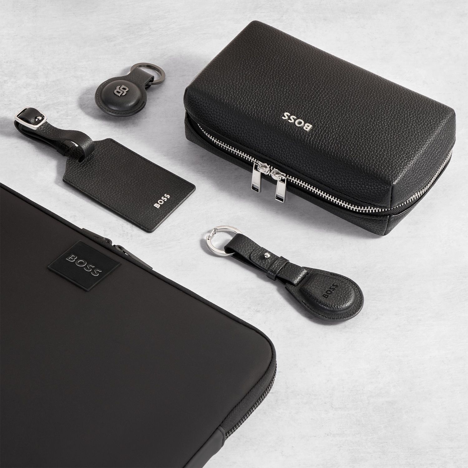 Key ring with AirTag holder Double B Saffiano Black - obrazek 4